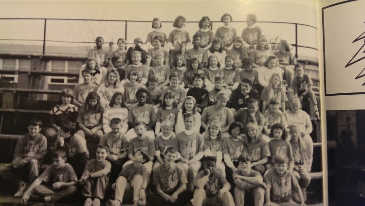 how many middle fingers can you find? 